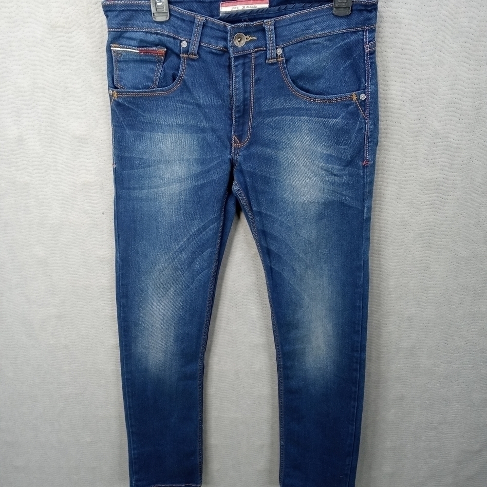 Tommy Hilfiger women's classic blue jeans tag sz 30x34 (actual 32x32). Rise 10".